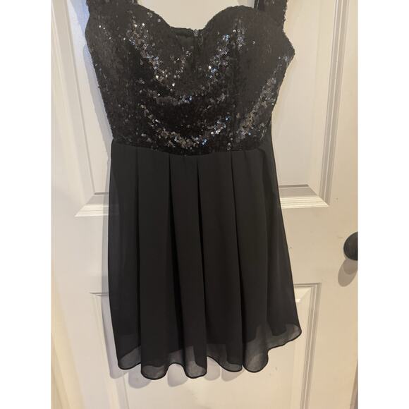 Windsor Black Cap Leave Sequin Mini Dress Size Medium - Picture 5 of 11